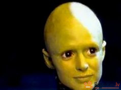 Mīlas trīsstūris Alien Love Triangle